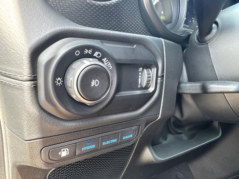 Used 2024 Jeep Wrangler Unlimited Rubicon 4xe AWD/4WD image 32