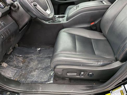 Used 2019 Toyota Highlander XLE image 15