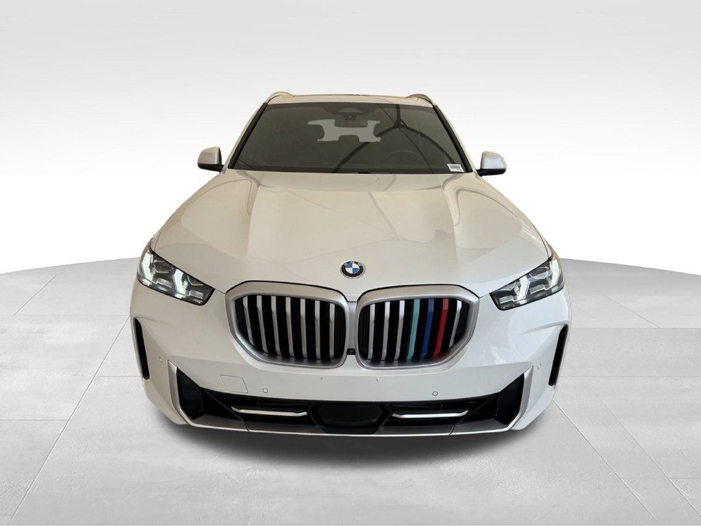 Used 2024 BMW X5 xDrive40i w/ Premium Package AWD/4WD image 3
