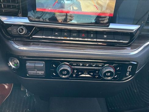 Used 2025 Chevrolet Silverado 1500 LT image 25