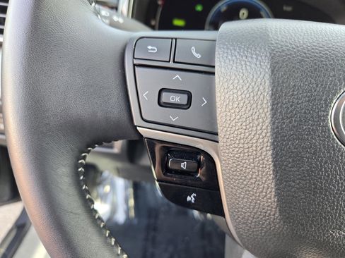 Used 2025 Toyota Camry SE image 15