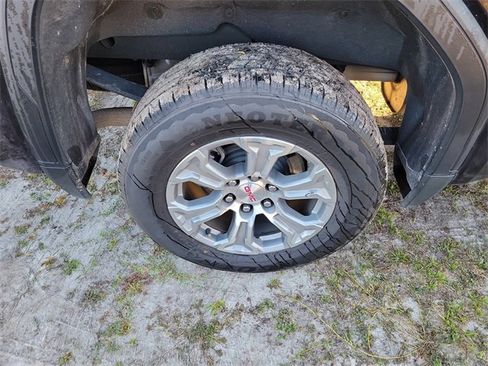 Used 2024 GMC Sierra 1500 SLT image 7