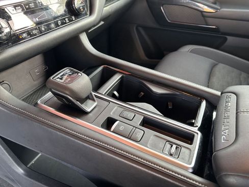 Used 2025 Nissan Pathfinder SV image 44