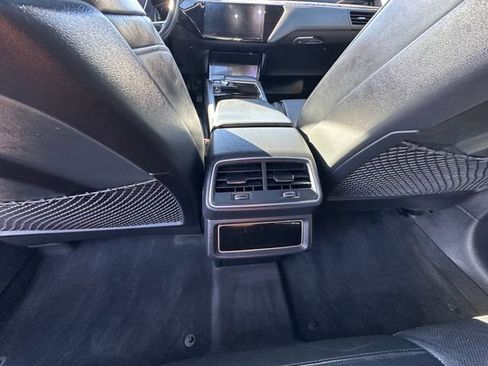 Used 2019 Audi e-tron Prestige w/ Prestige Package image 21