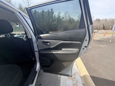 Used 2018 Nissan Murano SV image 18