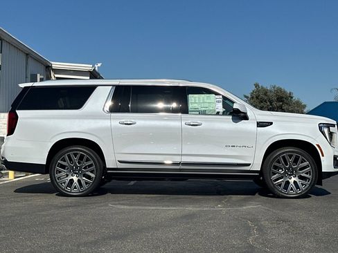 New 2026 GMC Yukon XL Denali Ultimate AWD/4WD image 3