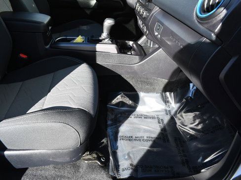 Certified 2021 Toyota Tacoma TRD Off-Road image 25