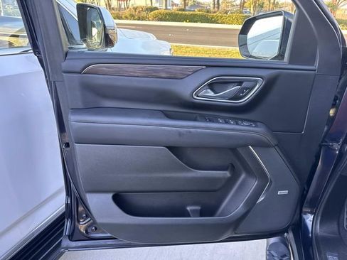 Used 2022 Chevrolet Tahoe Z71 w/ Luxury Package AWD/4WD image 18