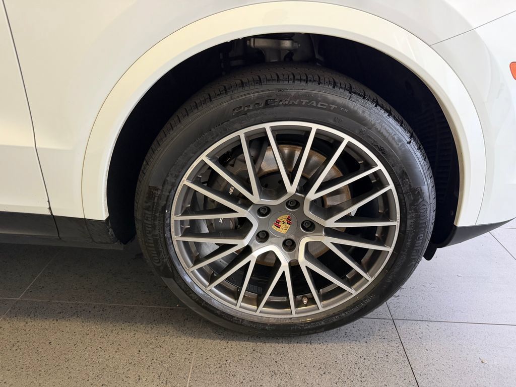 Certified 2022 Porsche Cayenne Platinum Edition AWD/4WD image 13
