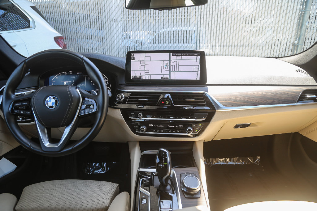 Certified 2023 BMW 530e w/ Convenience Package RWD image 9
