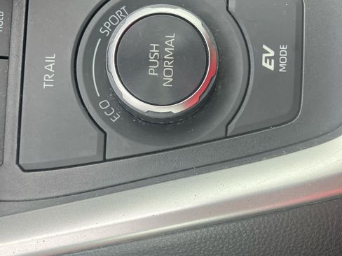 Used 2022 Toyota RAV4 LE AWD/4WD image 27