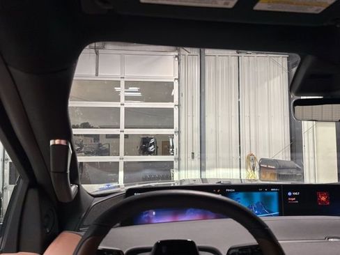 Used 2025 Lincoln Navigator Reserve AWD/4WD image 8