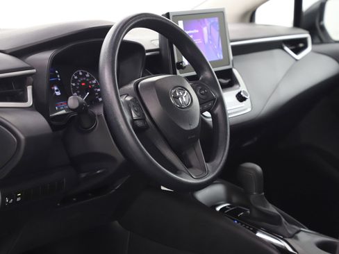 Used 2025 Toyota Corolla LE image 21