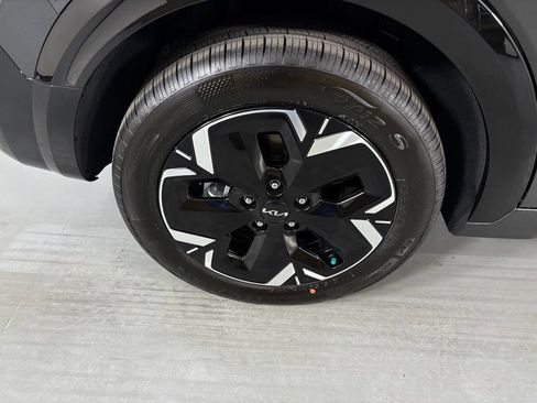 New 2026 Kia Niro Wind FWD image 11