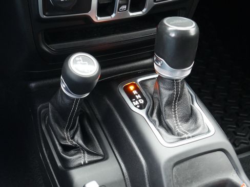 Used 2020 Jeep Gladiator Overland image 15