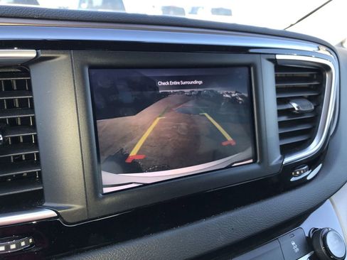 Used 2024 Chrysler Voyager LX FWD image 17
