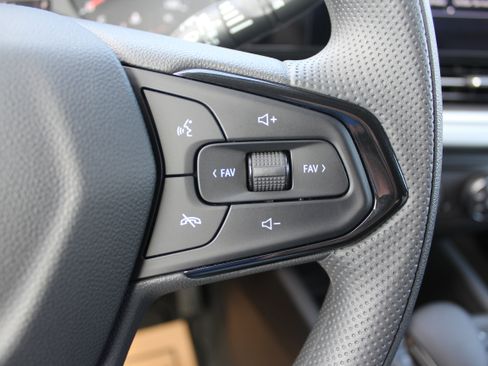 Used 2025 Chevrolet Trax LS w/ LS Convenience Package image 24