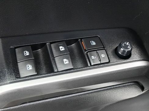 Used 2023 Toyota Tacoma TRD Sport w/ Technology Package AWD/4WD image 4