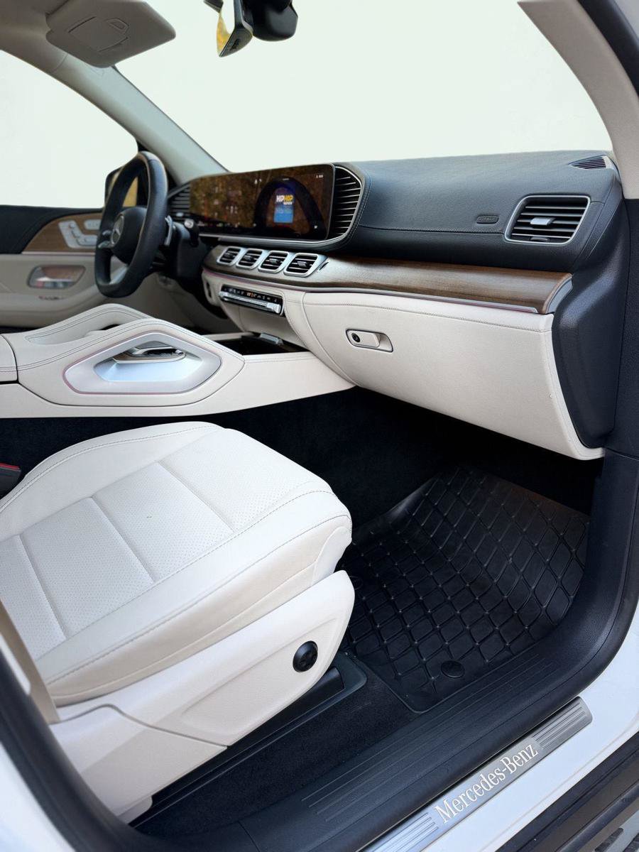 Used 2024 Mercedes-Benz GLS 450 4MATIC image 7
