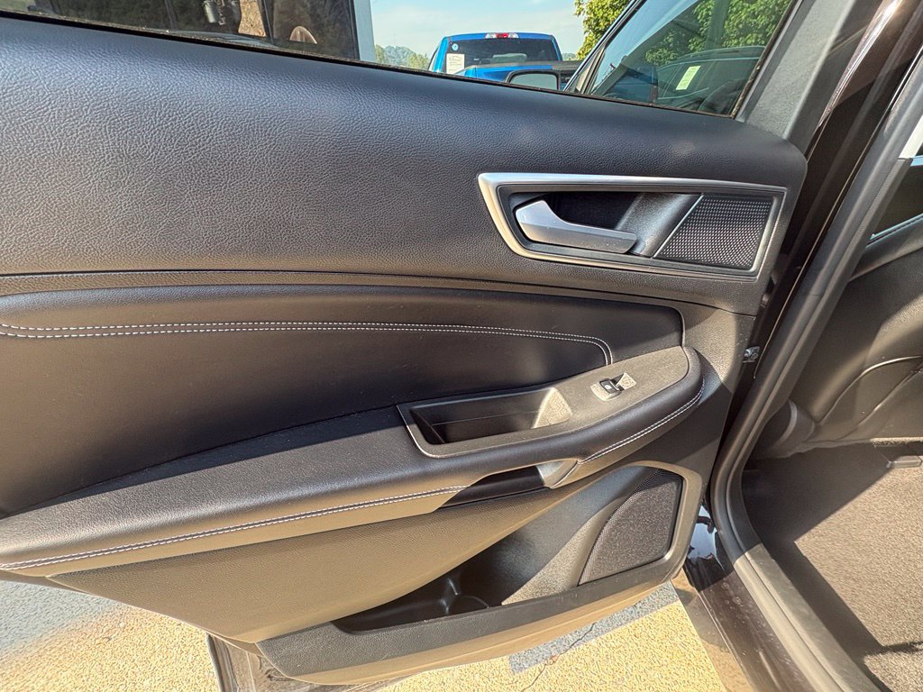 Used 2024 Ford Edge Titanium AWD/4WD image 16