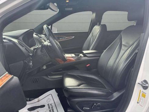 Used 2016 Lincoln MKX Reserve w/ Driver Assistance Package image 12