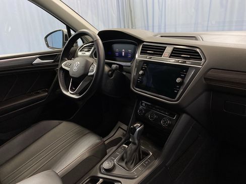 Used 2024 Volkswagen Tiguan SE image 44