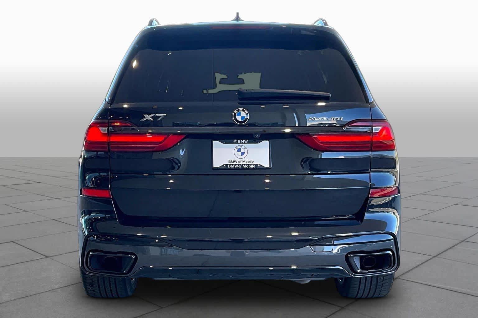 Used 2022 BMW X7 xDrive40i w/ M Sport Package AWD/4WD image 4