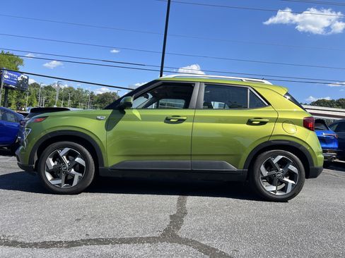 Used 2023 Hyundai Venue SEL w/ Cargo Package image 2