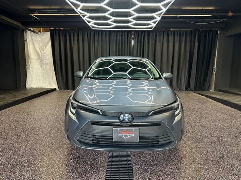 Used 2023 Toyota Corolla LE FWD image 2