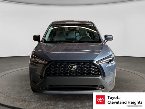 Used 2023 Toyota Corolla Cross L AWD/4WD image 2