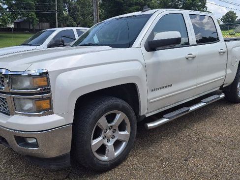 Used 2015 Chevrolet Silverado 1500 LT w/ LT Convenience Package AWD/4WD image 2