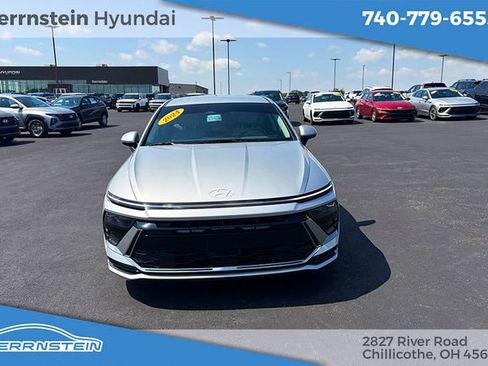 Used 2024 Hyundai Sonata SEL AWD/4WD image 2