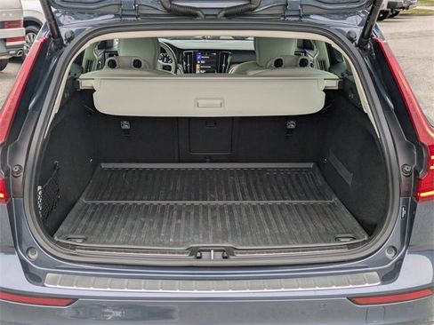Used 2020 Volvo V60 T5 Momentum image 13
