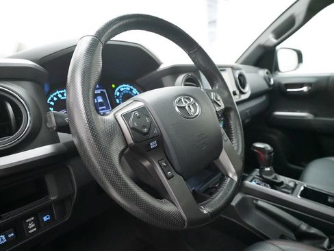 Used 2019 Toyota Tacoma TRD Pro AWD/4WD image 8