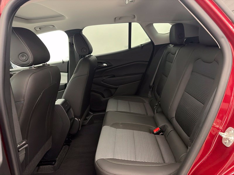 Used 2024 Chevrolet Trax LT w/ Sunroof Package FWD image 12