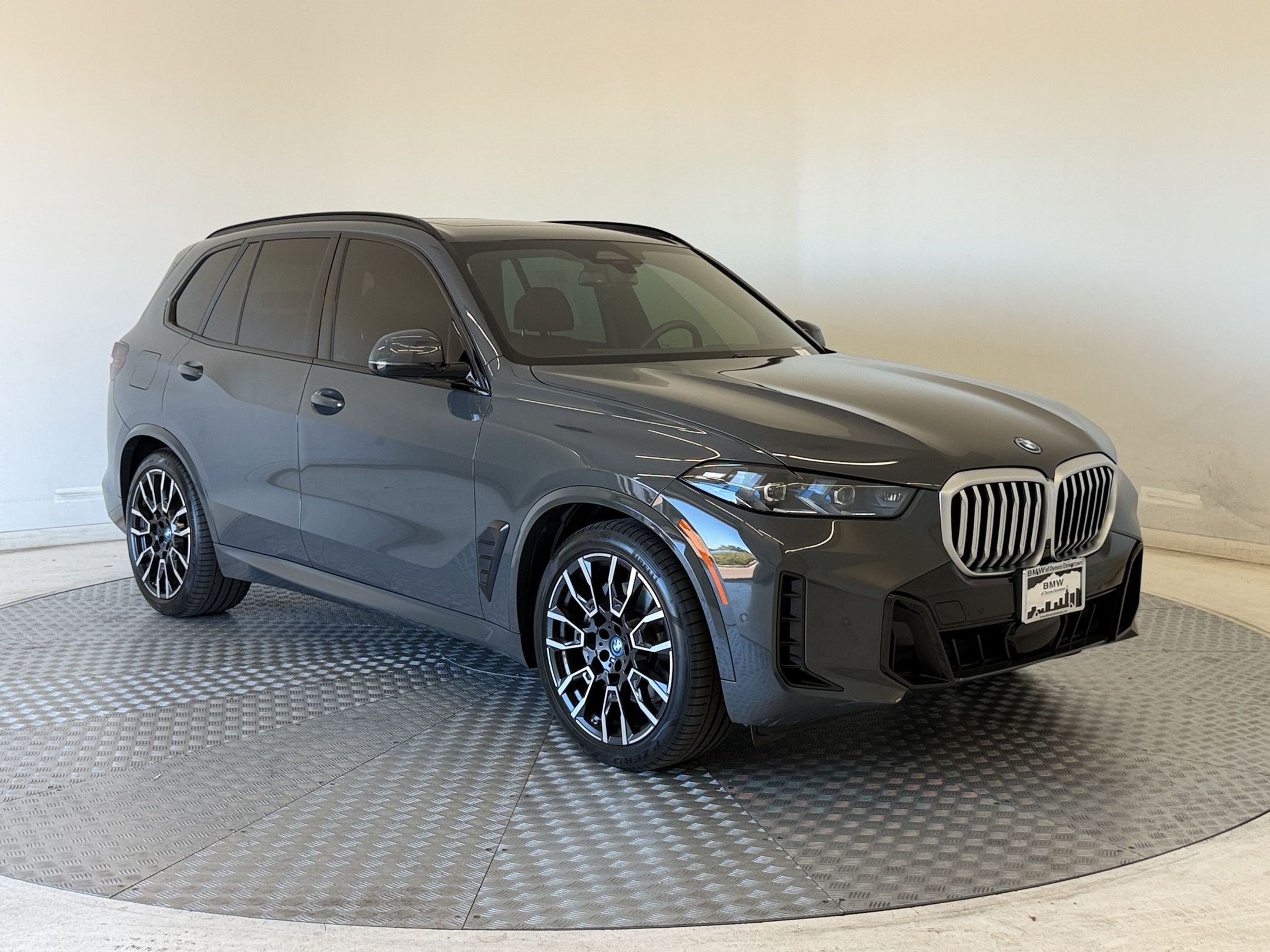 Used 2025 BMW X5 xDrive50e w/ M Sport Package AWD/4WD image 7