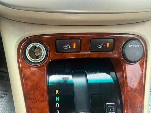 Used 2005 Toyota Highlander Limited w/ Leather Trim Pkg AWD/4WD image 15