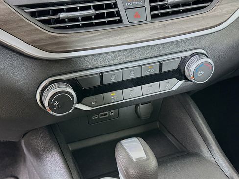 Used 2025 Nissan Altima 2.5 SV image 23