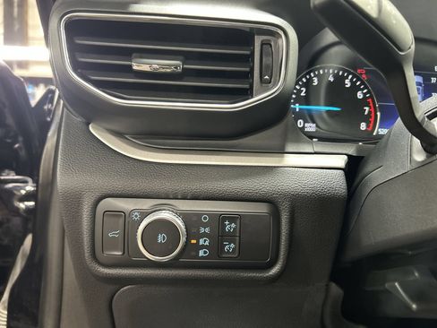 Used 2021 Ford Explorer XLT w/ Equipment Group 202A AWD/4WD image 19
