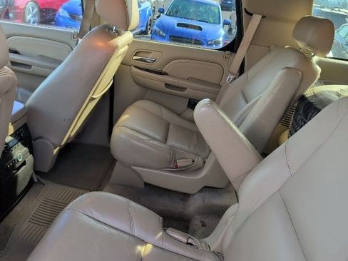 Used 2009 Cadillac Escalade Base image 12
