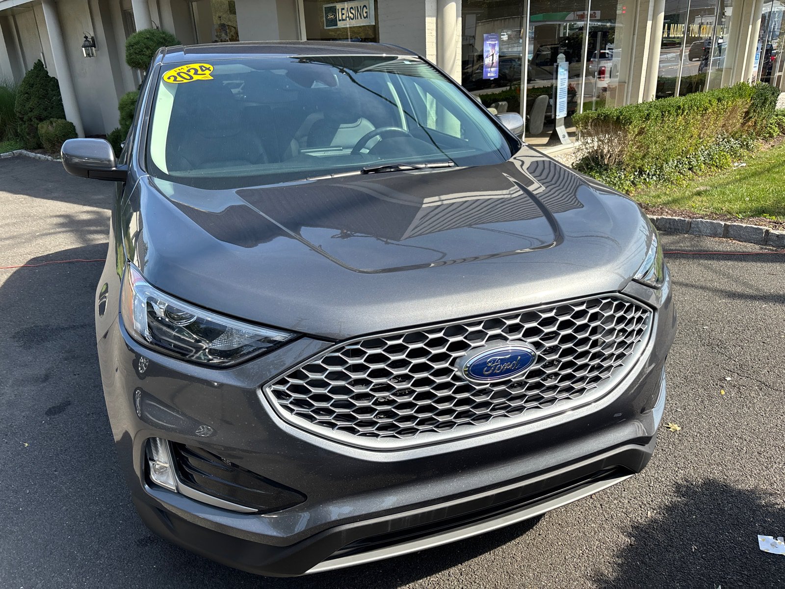 Used 2024 Ford Edge SEL w/ Convenience Package AWD/4WD image 2