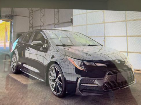 Used 2020 Toyota Corolla SE w/ SE Premium Package FWD image 14
