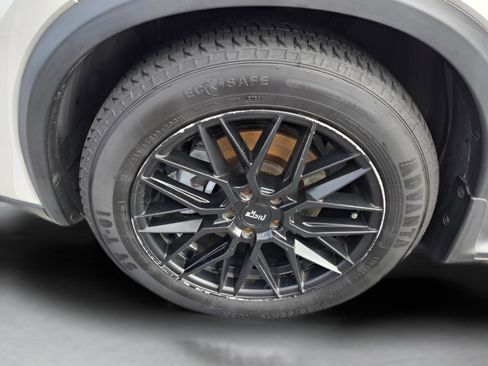 Used 2019 INFINITI QX50 Essential w/ Premium Heat Package image 9