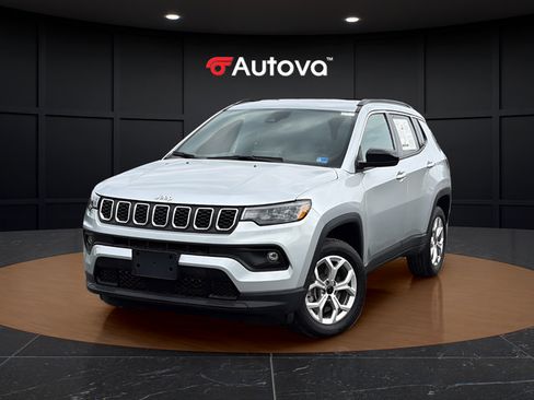 Used 2025 Jeep Compass Latitude AWD/4WD image 1