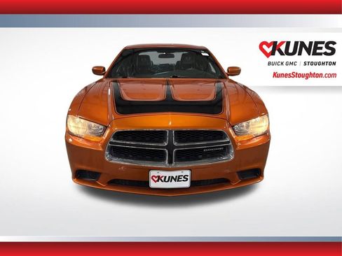 Used 2011 Dodge Charger SE image 3