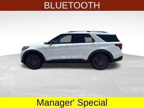 Used 2025 Ford Explorer ST-Line w/ ST-Line Street Pack AWD/4WD image 4