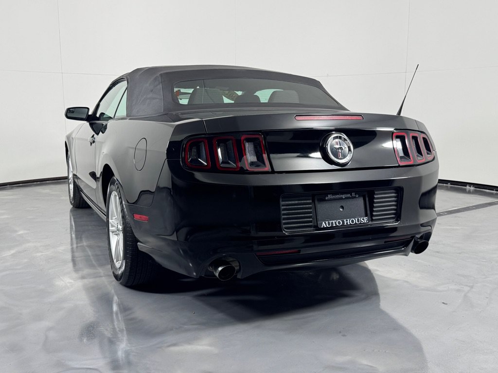 Used 2013 Ford Mustang Convertible RWD image 28