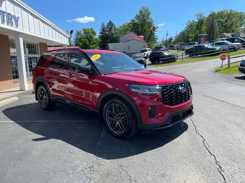Used 2025 Ford Explorer ST w/ Sun And Sound Package AWD/4WD image 3