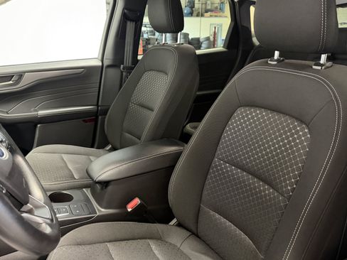 Used 2025 Ford Escape Active AWD/4WD image 17