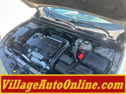 Used 2017 Chevrolet Malibu LT FWD image 39